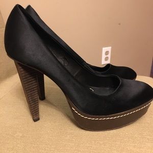 Beautiful Satin BCBG MaxAzria Black Heels !